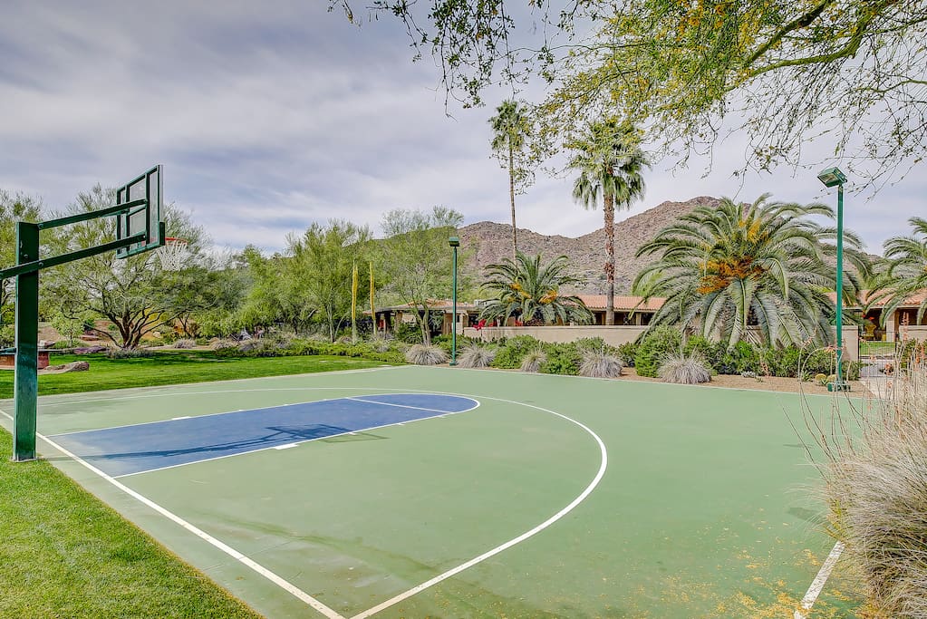 Basketball court with views of Camelback Mountain 