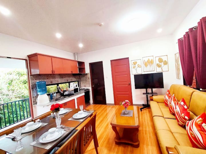 Romantic Getaway》balcony+garden View & Fast Wi-fi - Liloan