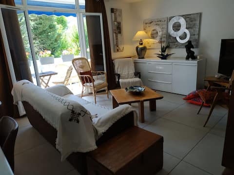 superb apartment in a very quiet residence.
bright, cozy, completely renovated
3 Bedrooms
large livi