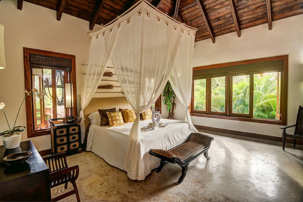 Upper floor suite