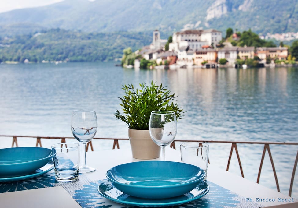 zona pranzo vista lago