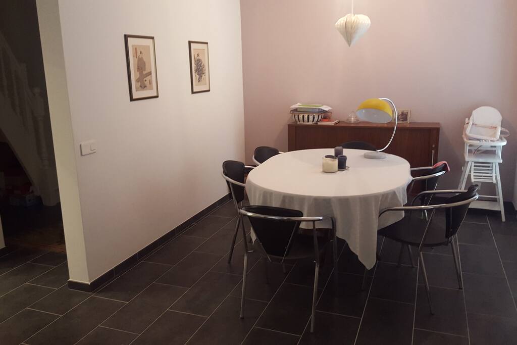 dining room / salle-à-manger