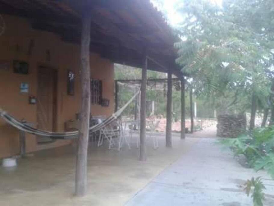 Varanda com redes.