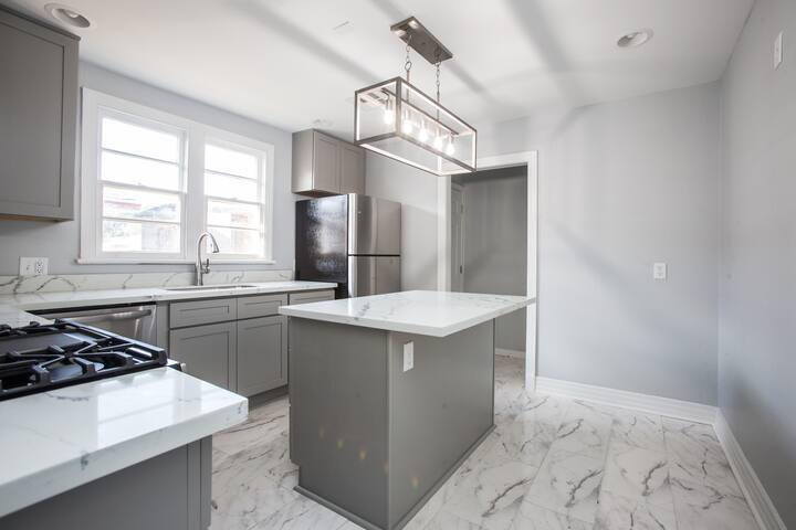 PREMIERE TOURO HOME 3.6 MILES FROM FRENCH QUARTER gallery image 5