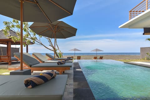 Beach front 4 bed Private Pool Villas @Lovina area