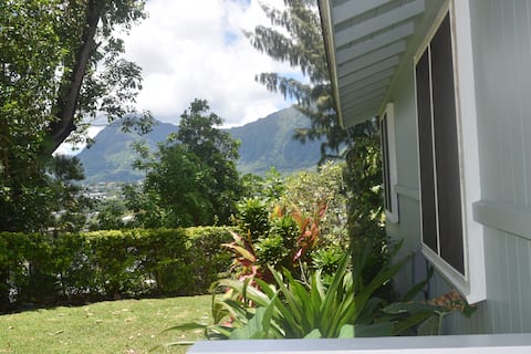 Hilltop cottage 2/1 serene tropical setting