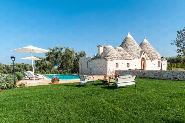 Trulli Francisto: Authentic Historic Trullo