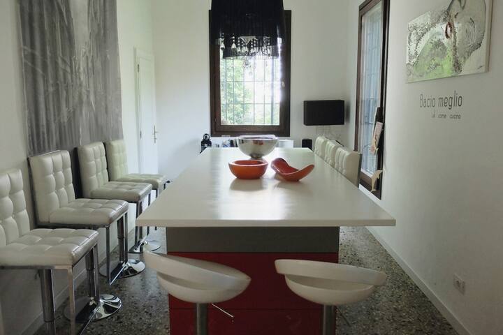 Charming Palazzo Mocenigo in the heart of Venice gallery image 5