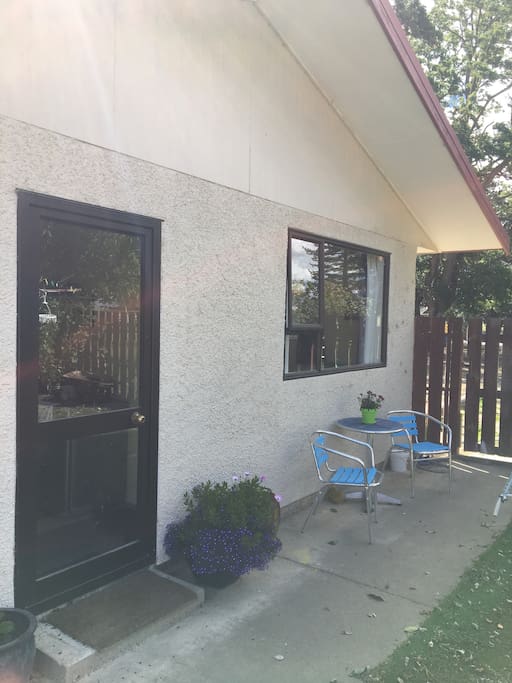 Outdoor table and chairs to use