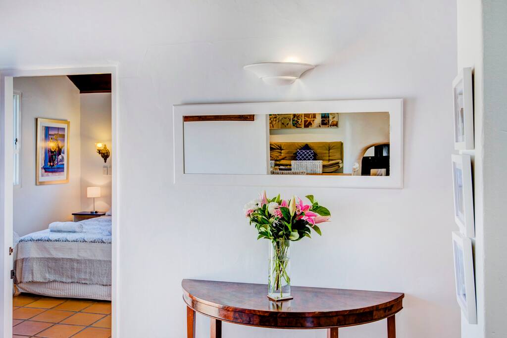 Hall table