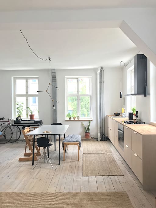 House With Island Connecting Kitchen And Livingroom House With Island Connecting Kitchen And Livingroom