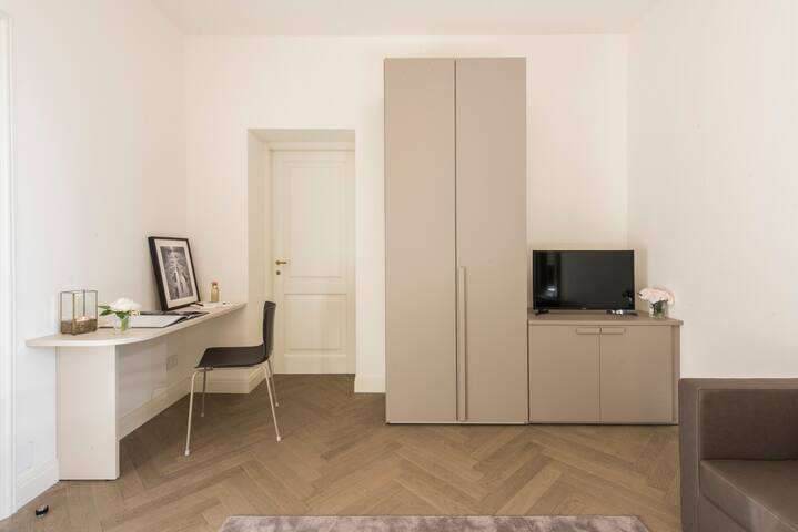 !NEW-Duomo Contemporary, steps from the Duomo! gallery image 3