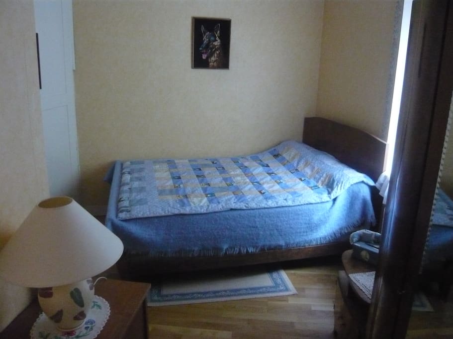 chambre au 1 er étage avec vue sur la falaise