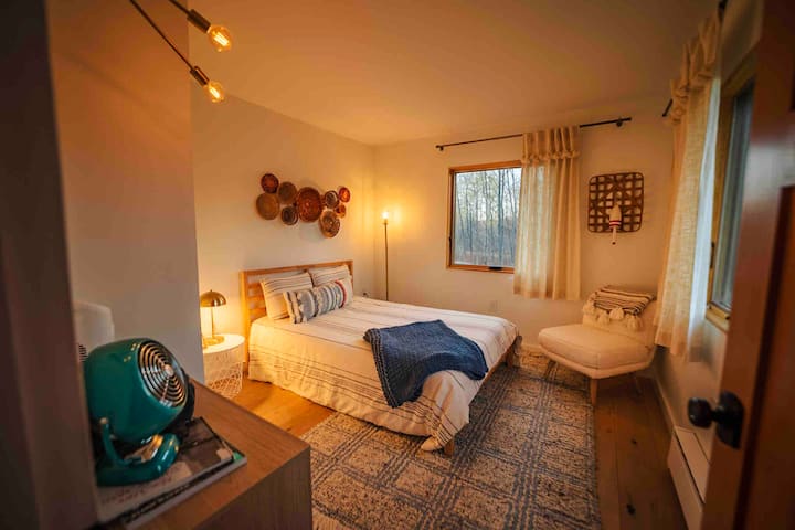 Bedroom on main floor - Full size bed.