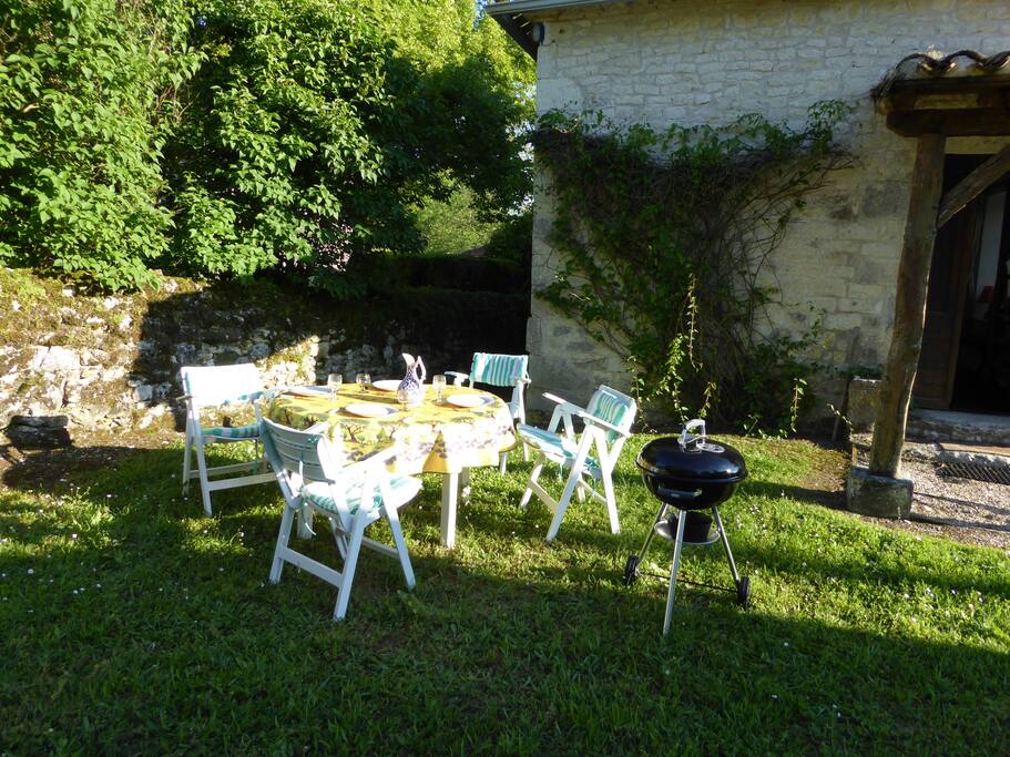 Une soirée barbecue "al fresco" dans le jardin/An evening barbecue "al fresco" in the garden