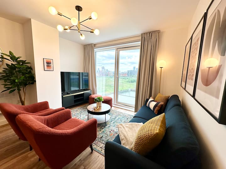 Beautiful Waterside Apartment With City View - Manchester