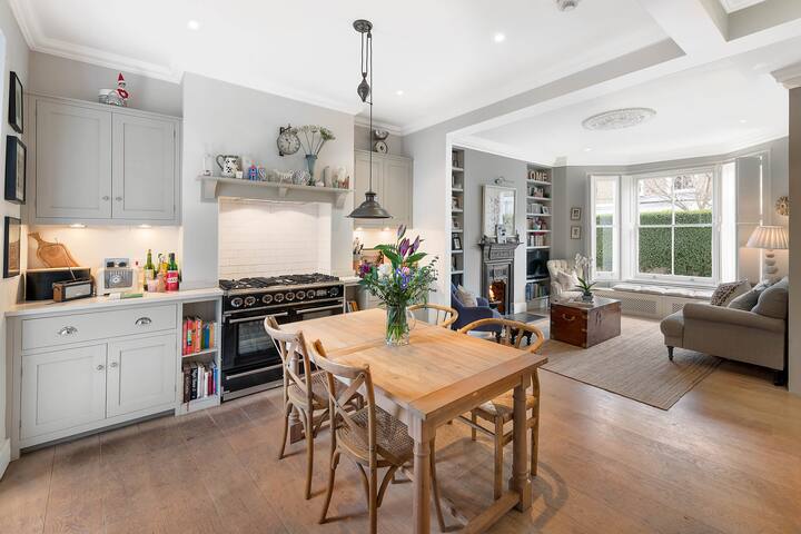 Townhouse in Brackenbury Village gallery image 3