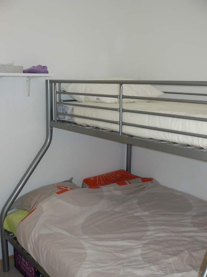 ห้องนอน 2 (นอนได้ 3 คน)