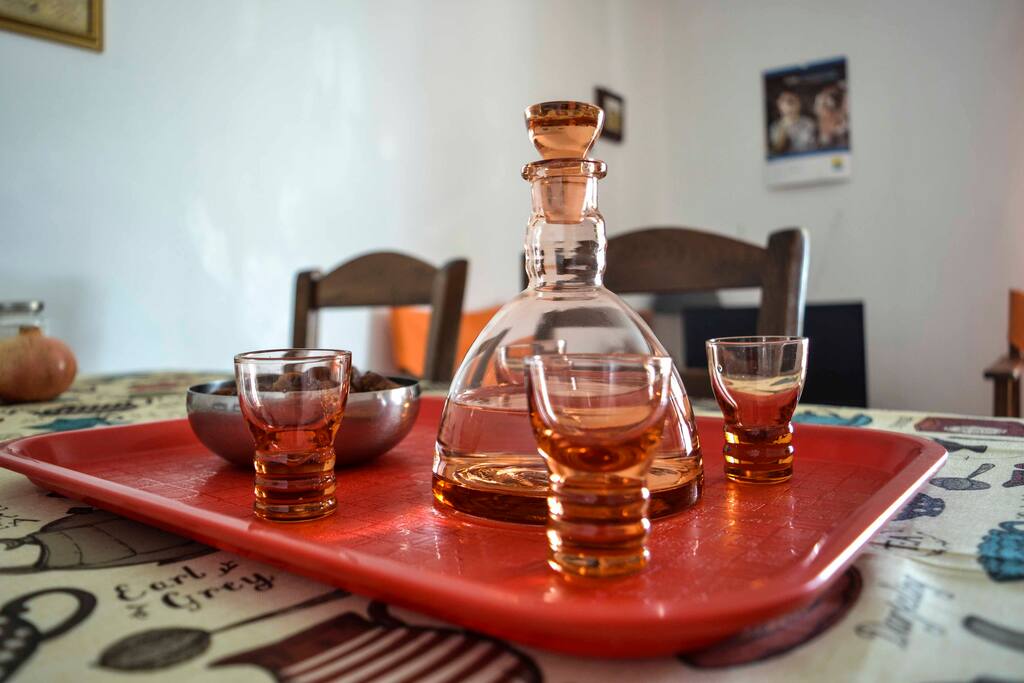 Welcome (local)- drink accompannied with dried figs