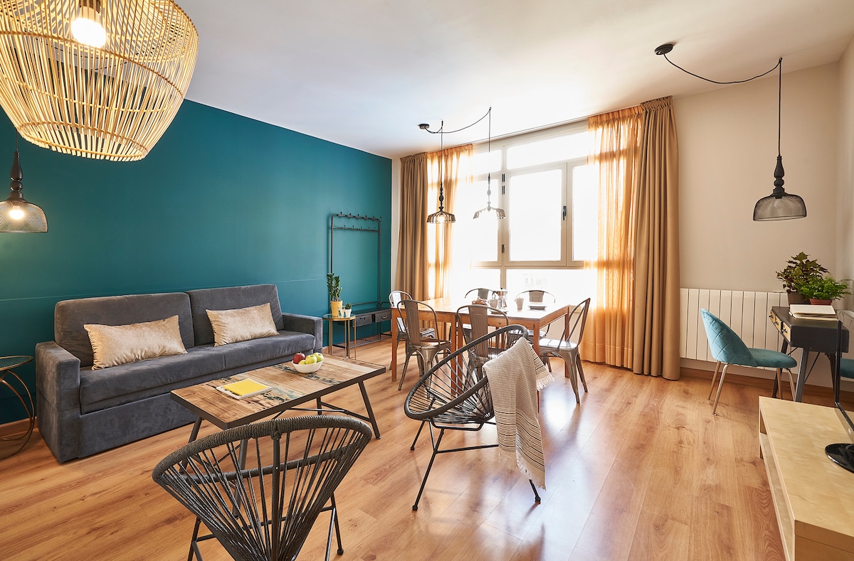 Top performing Airbnb: spacious 3 bedroom apartment in Sants all included in Sants