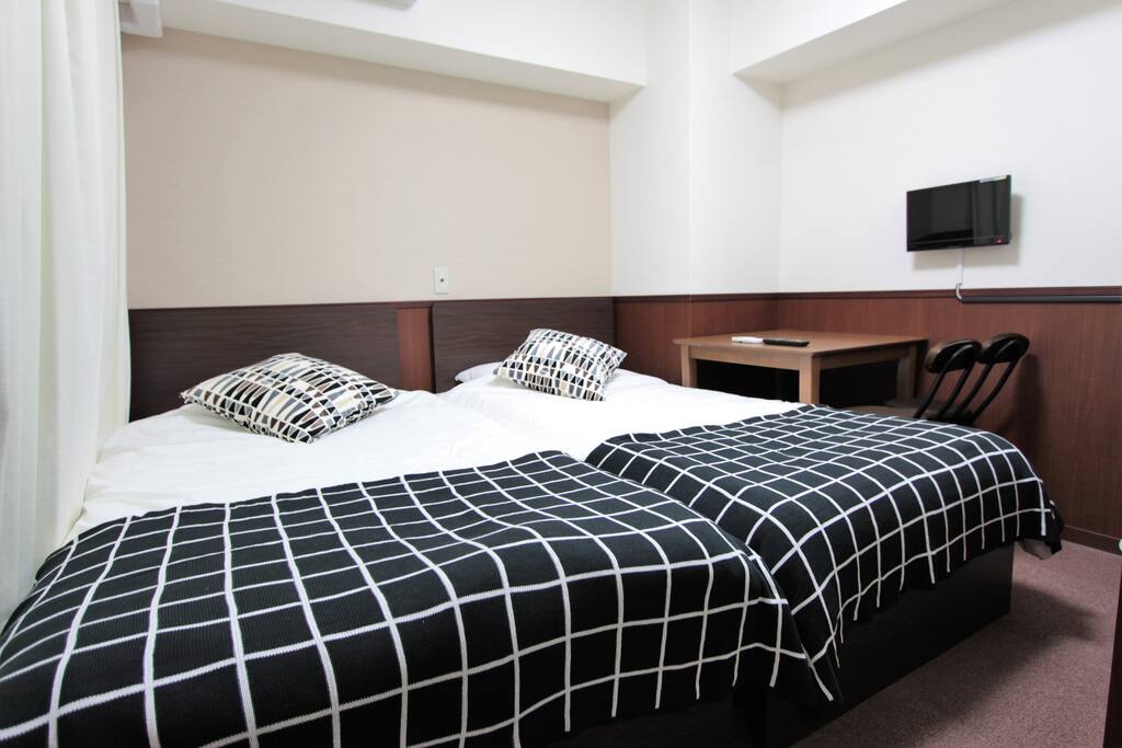 Two single bed 兩張單人床