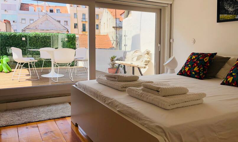 Stunning duplex rooftop central Lisbon gallery image 4