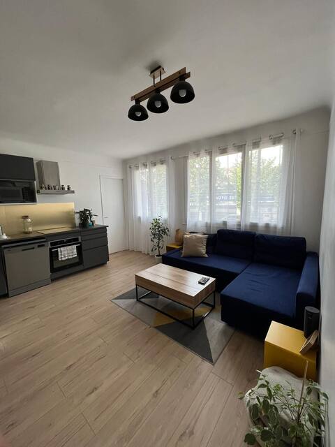 2 room Apartment Bagneux Metro 4