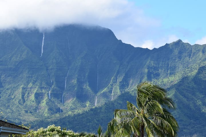 Walk to Beach, Golf & Restaurants – Amazing Views!