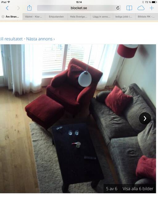 Allrum med tv och öppenspis. Altan utanför med utsikt över Åre sjö