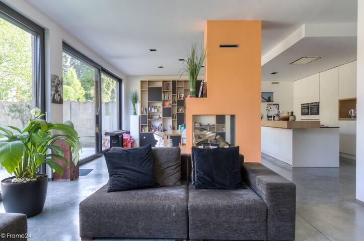 Groot app met verwarmd buitenzwembad gallery image 3