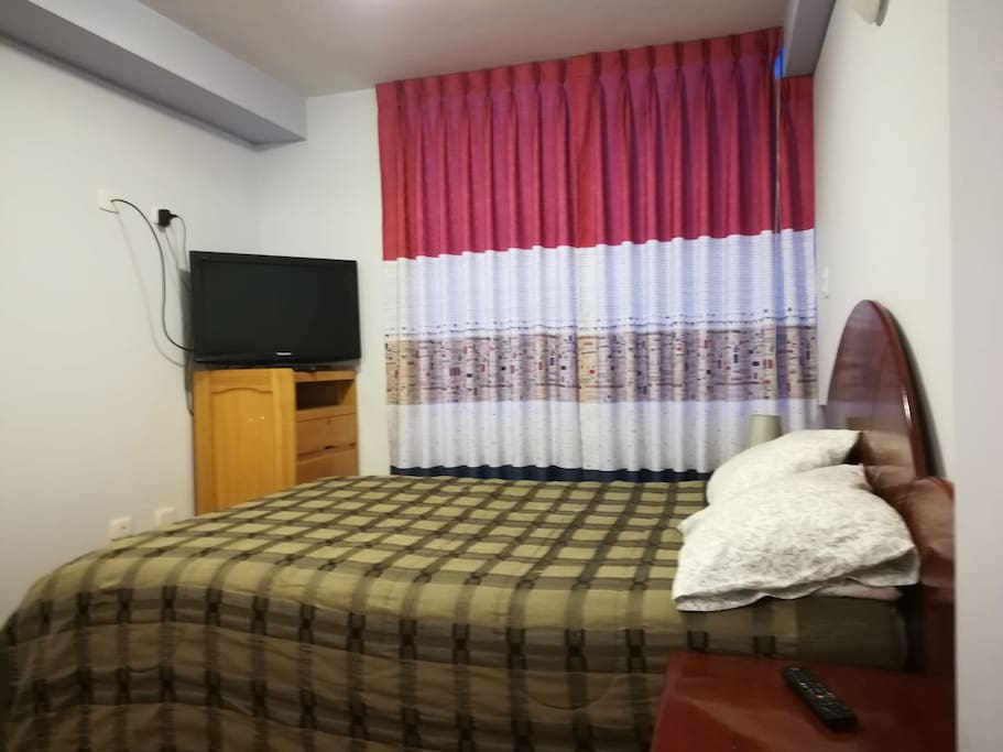 Room quite spacious bed 2 plazas natural lighting parqueton floor.