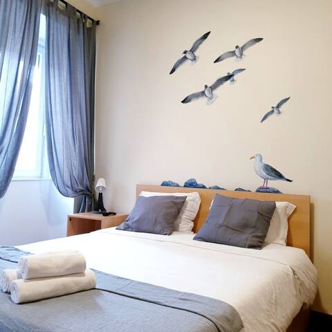 Private house for large groups close to Airport gallery image 2