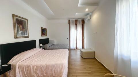 Take it easy: family rooms, jacuzzi and parking