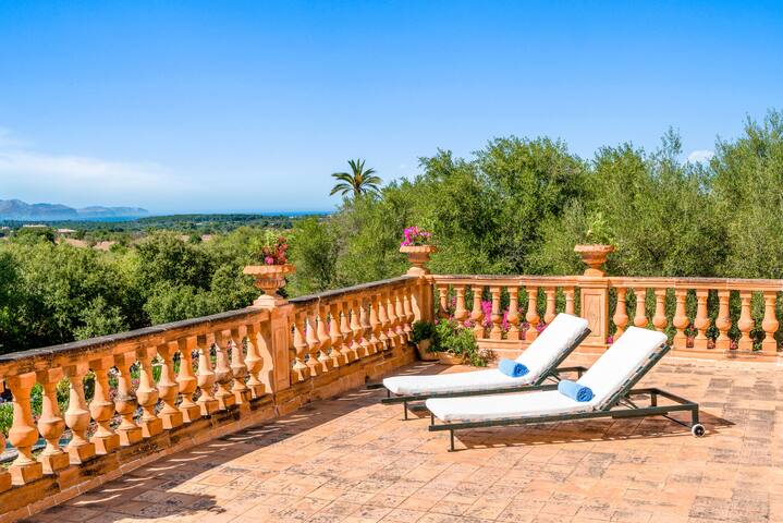 Son Doblons exclusive villa with Tennis Court gallery image 3