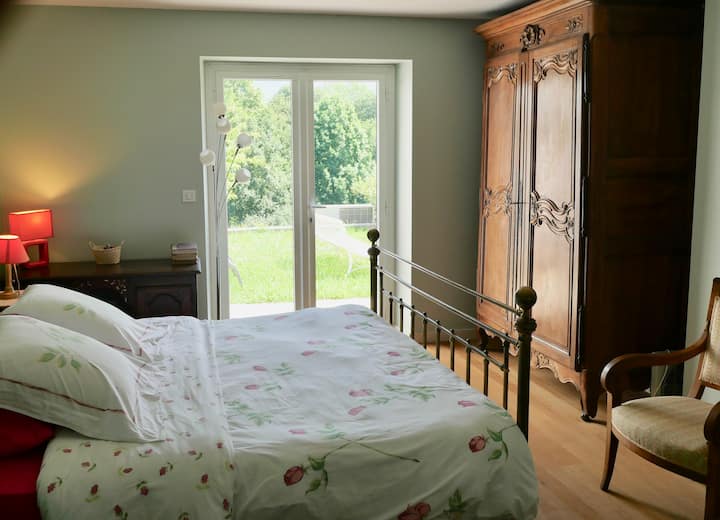 יחידת הורים, קומת קרקע. גישה למרפסת.