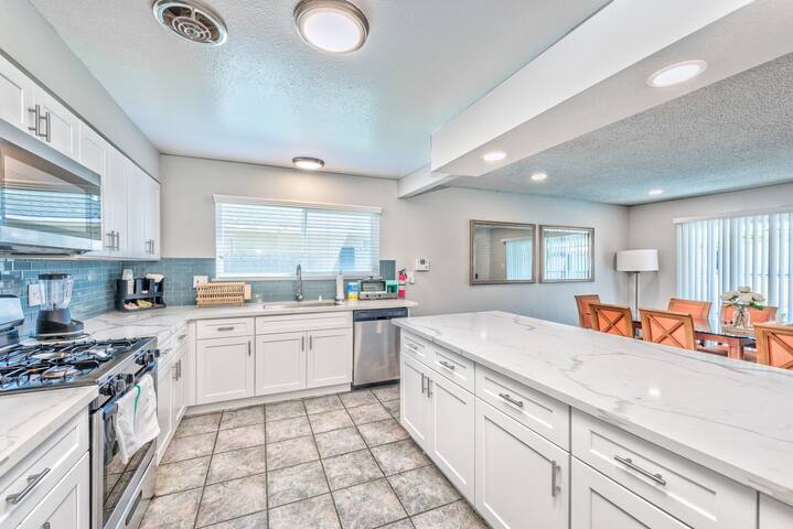 Blissful Home, Early check-in if available! gallery image 5