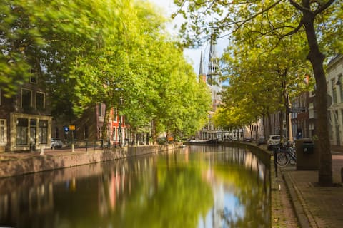 Comfortable canalhouse in historic setting