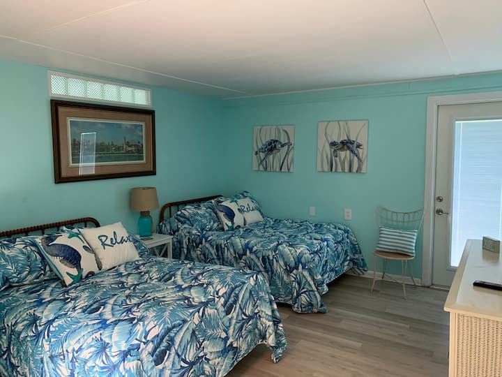 Turtle Room - Two Queen beds perfect for the kids