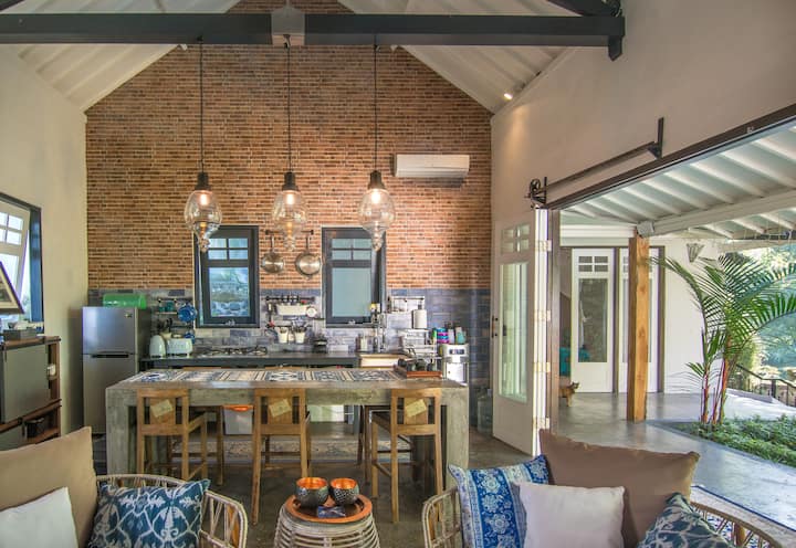 Stylish Hideaway Loft In The Centre Of Ubud - Ubud