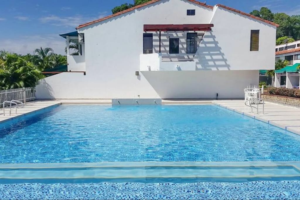 Piscina del Conjunto (Uso compartido)