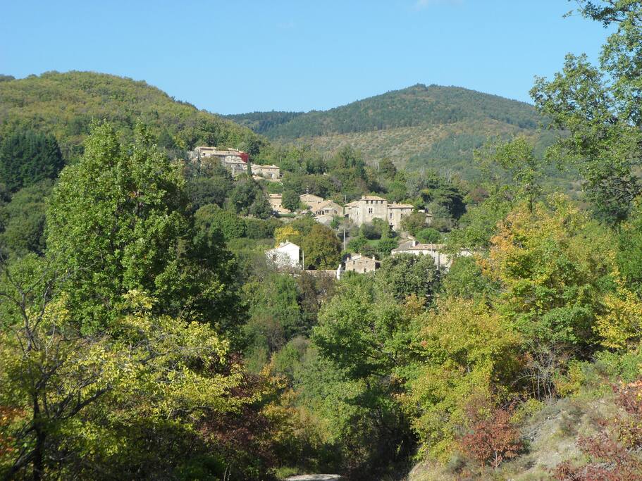 Vue d'ensemble du village.