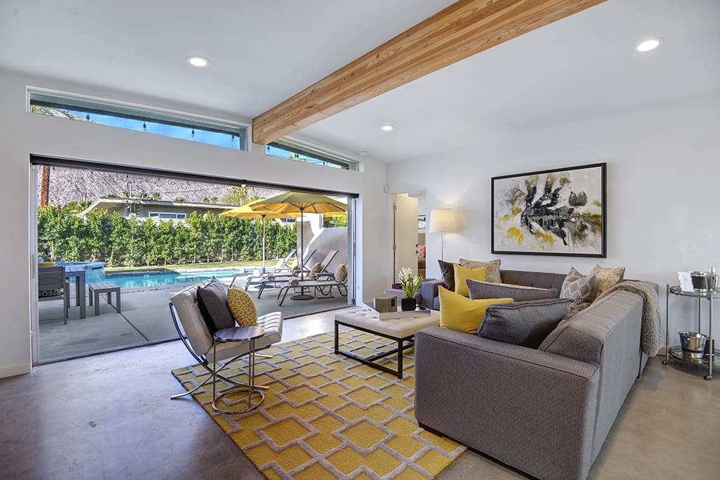 LIVING ROOM WITH MOUNTAINS AND POOL - YELLOW PALMS - PALM SPRINGS VACATION RENTAL POOL HOME