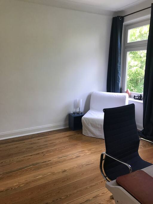 Office/ spare room with fold out bed