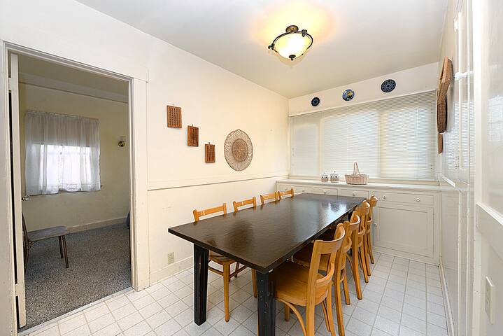 Well-maintained Home + 1st level of Duplex + 2.5 gallery image 5