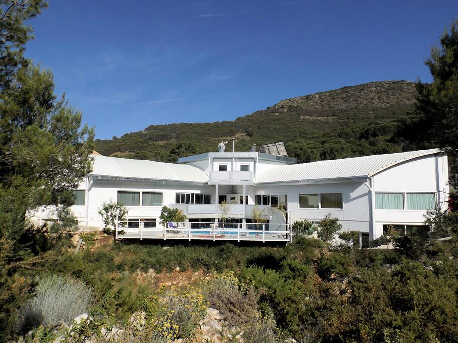 Vista general de la villa * General view of the villa * Gesamtansicht der Villa