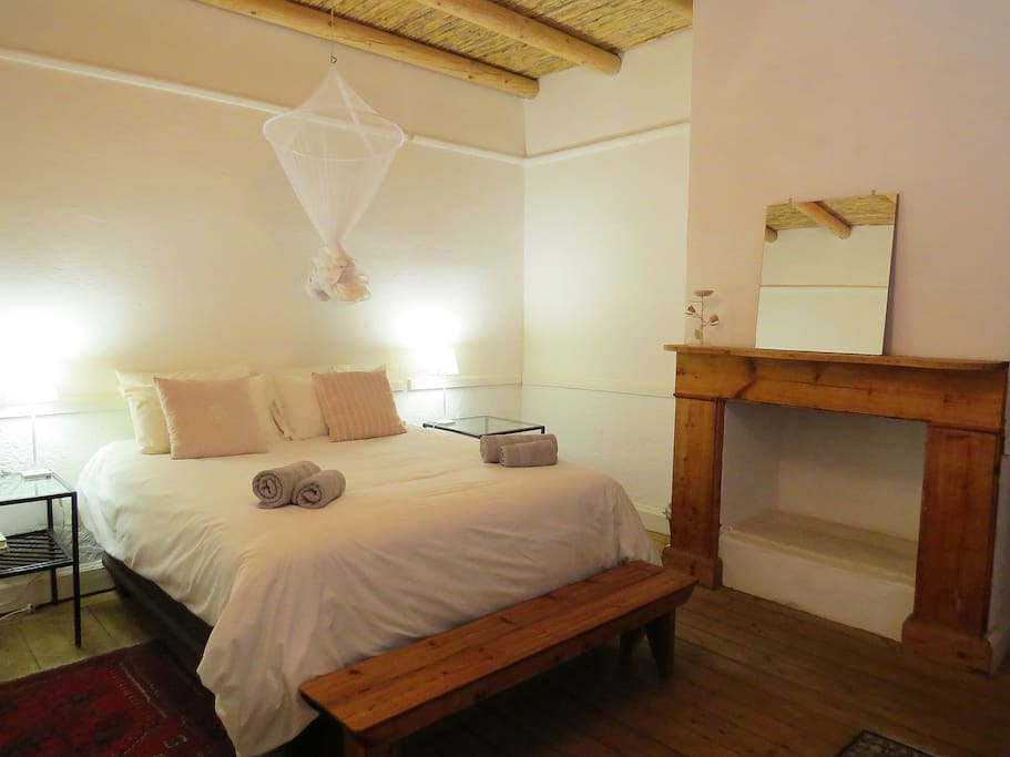 Queen bedroom 1