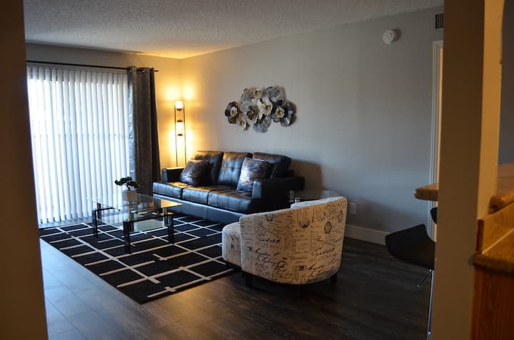 Comfy Condo 1bed/1bath Close To The Airport - Nevada