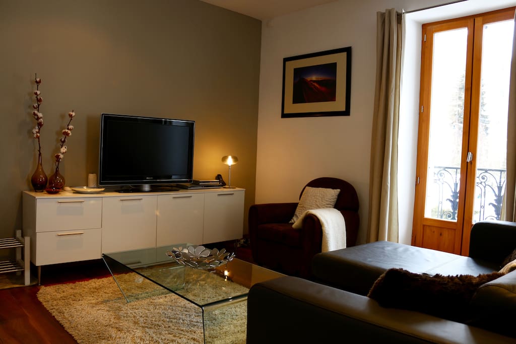 Lounge / TV area