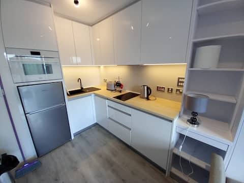 Awesome 9th Floor Studio with great views