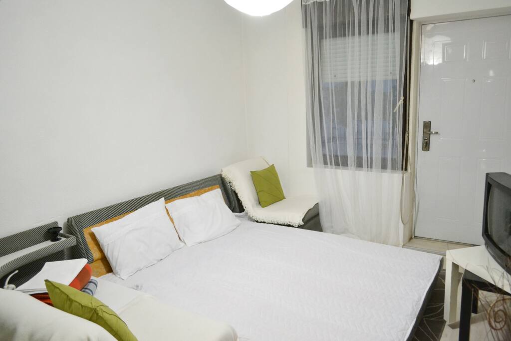Living room, sofa / folding bed, TV